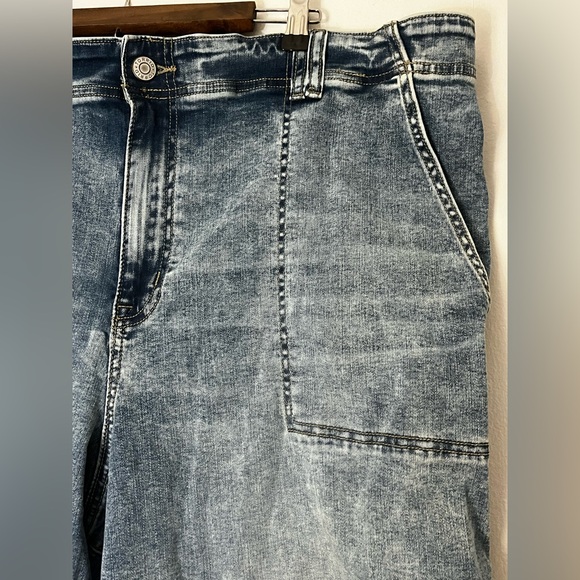 Torrid Size 26R Jogger Mid-Rise Jeans - Picture 4 of 4